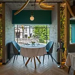 Palace Of Culture 2-Bedroom Retreat On Skobelev Blvd