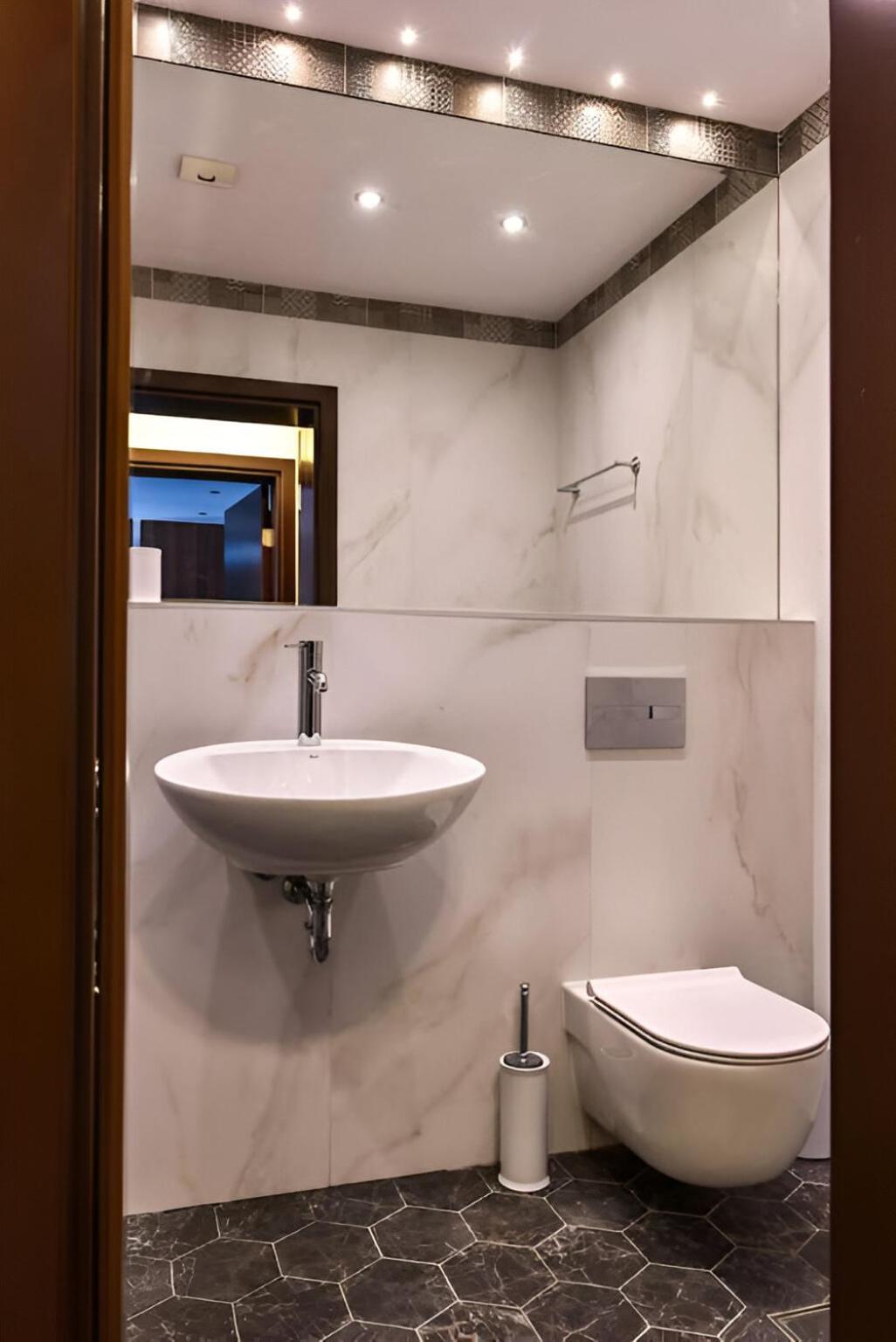 Palace Of Culture 2-Bedroom Retreat On Skobelev Blvd