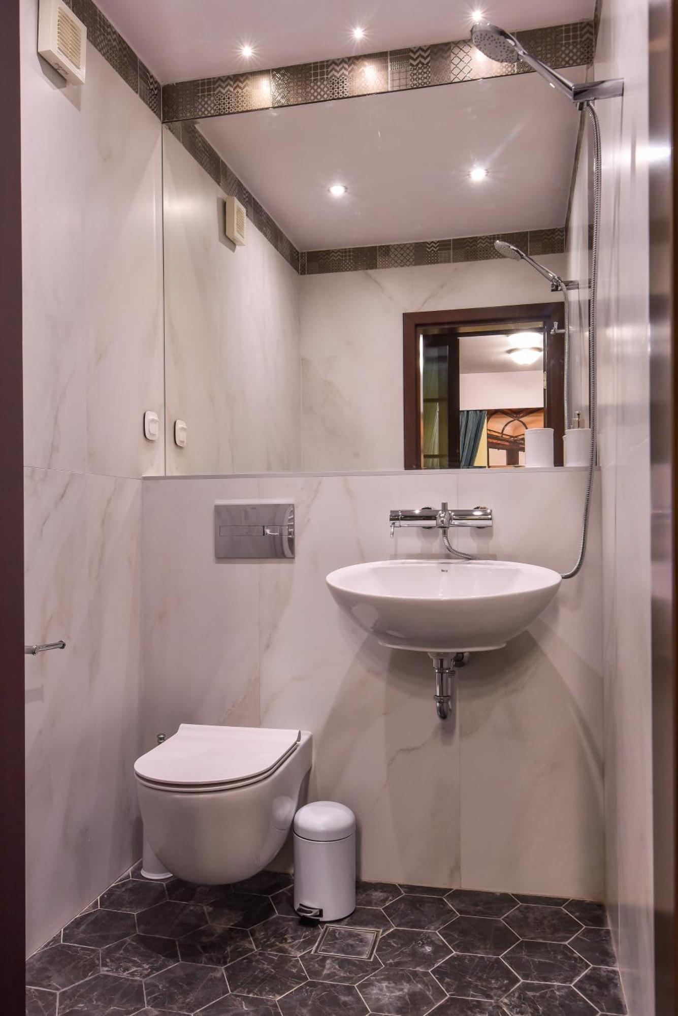 Palace Of Culture 2-Bedroom Retreat On Skobelev Blvd